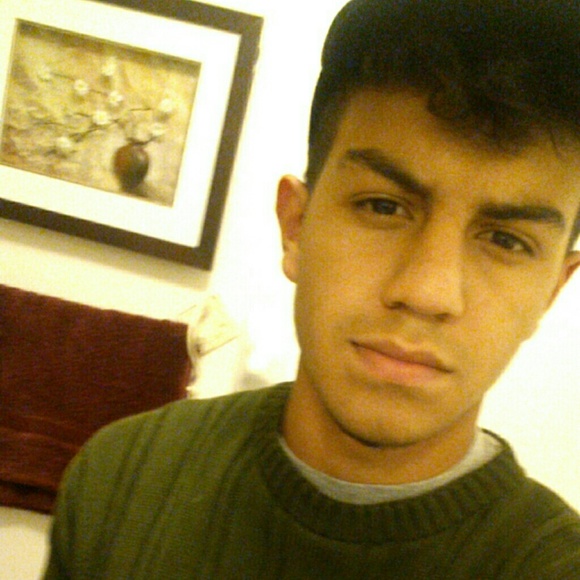 Profile Picture of Joshua Barrios (@joshuabrrs) on Poshmark