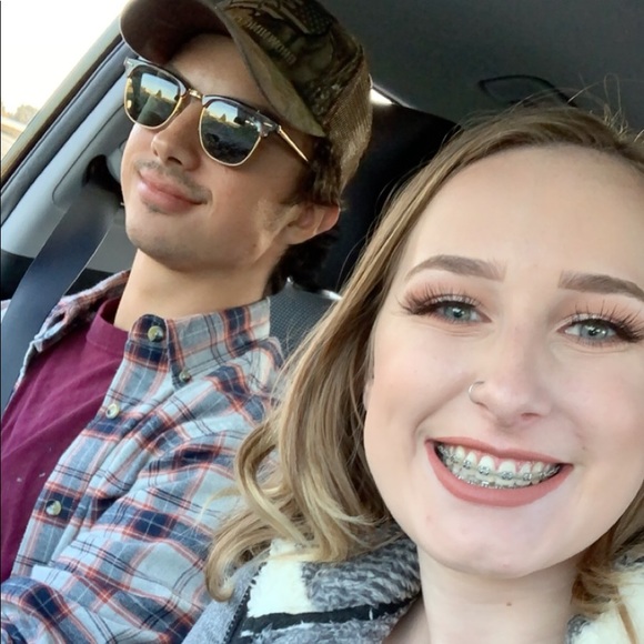 Profile Picture of Megan Martinson (@minimartinson) on Poshmark