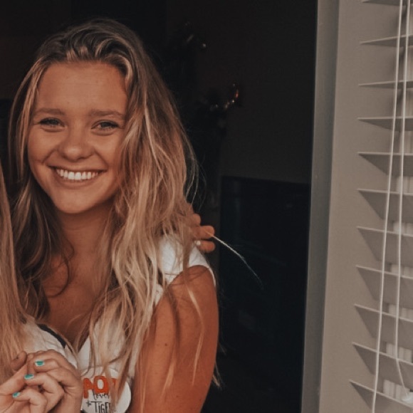 Profile Picture of Caroline joy Woolfolk (@carolinejoyw) on Poshmark