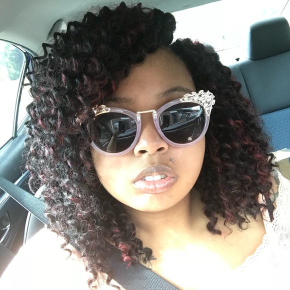 Profile Picture of Izzy Baskfield (@ruth_ashley) on Poshmark