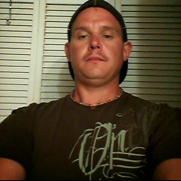 Profile Picture of Clint Thompson (@clintzwb) on Poshmark