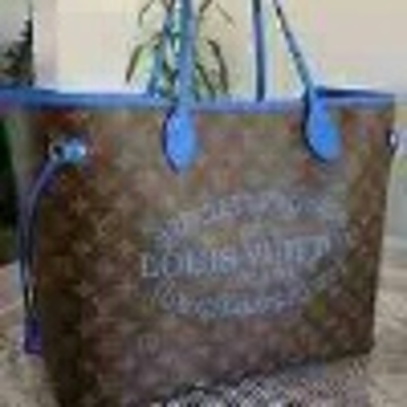 Profile Picture of Maddy Blickley (@pursemaniacmb) on Poshmark