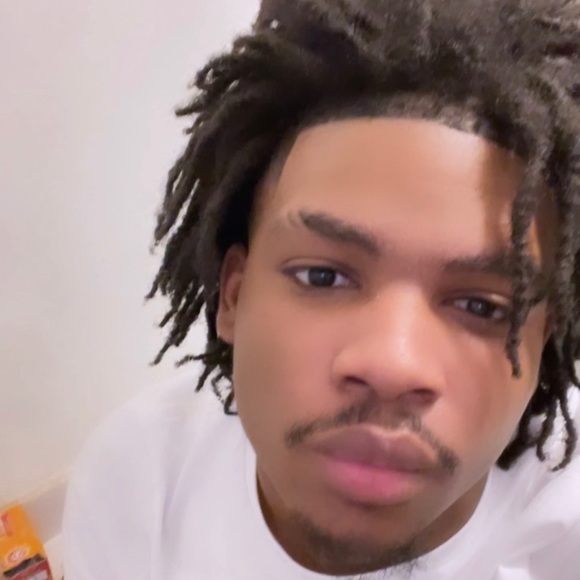 Profile Picture of Devone Burns (@devzxl) on Poshmark