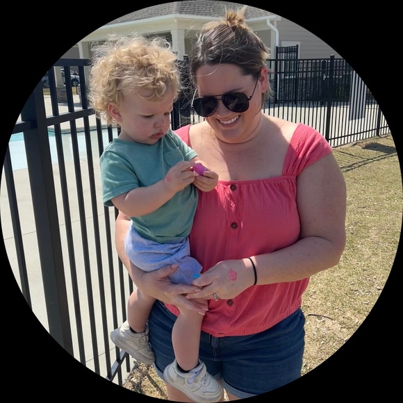 Profile Picture of Elizabeth Stanislawski (@elizabethostan) on Poshmark