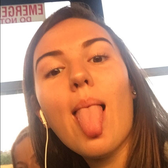 Profile Picture of Catie Bubarth (@catiebubarth) on Poshmark