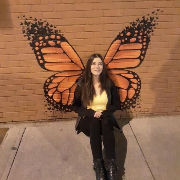 Profile Picture of Trish Moore (@trishmoore349) on Poshmark