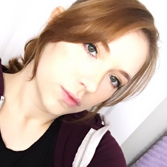 Profile Picture of Hannah Keys (@hannah_k927) on Poshmark