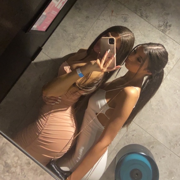 Profile Picture of Elise Guzzardi (@eliseapril) on Poshmark