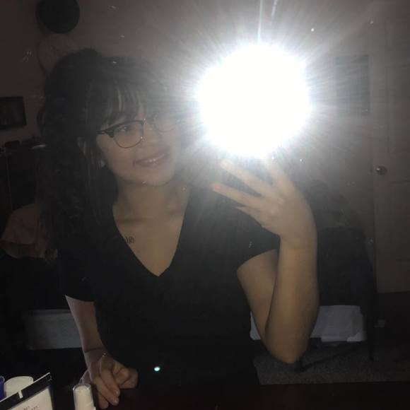 Profile Picture of Christie Viramontes (@christie3002) on Poshmark