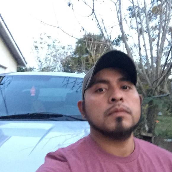 Profile Picture of Reynaldo Dedios (@reynaldodedios) on Poshmark