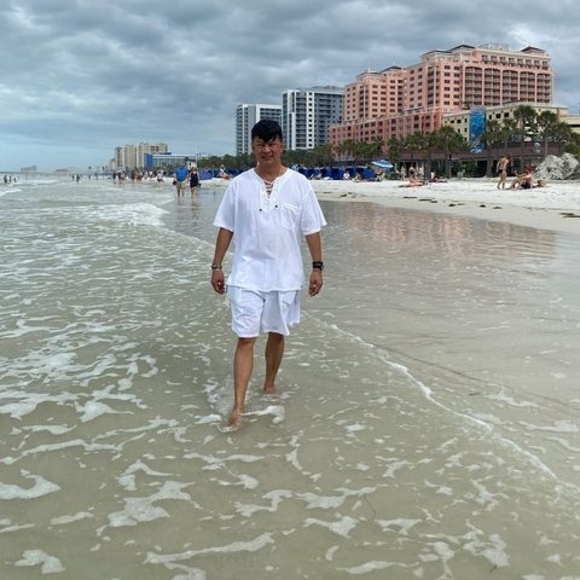 Profile Picture of John Luong (@danhounimagic) on Poshmark