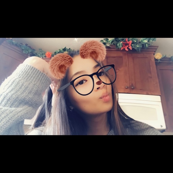 Profile Picture of Jade Foo (@jadefoo118) on Poshmark