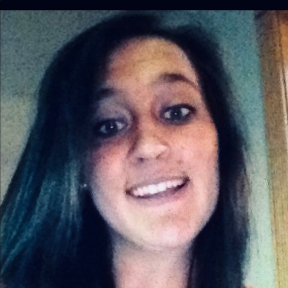 Profile Picture of Chelsey Gasbarro (@chelgasbarro) on Poshmark