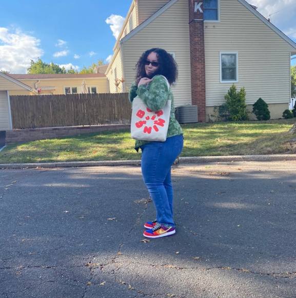 Profile Picture of India Genovesi (@indiingram) on Poshmark