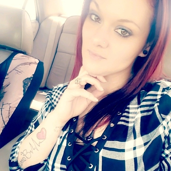 Profile Picture of Crystal Mcclain (@crystalnm45) on Poshmark