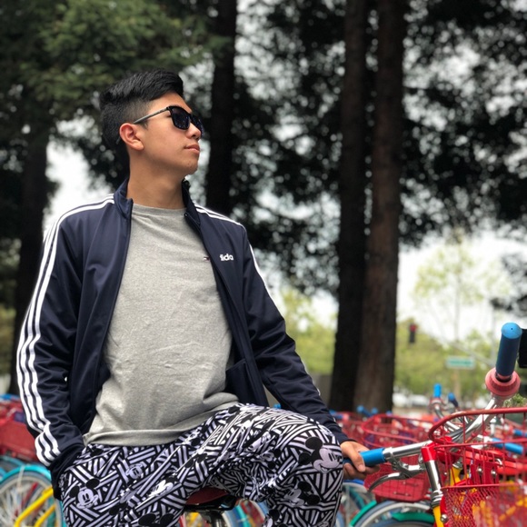 Profile Picture of Jacob Choi (@stridestripes) on Poshmark