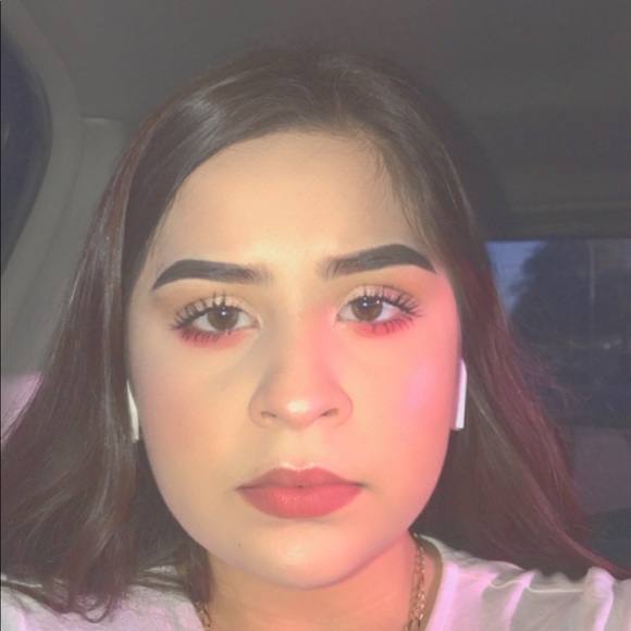 Profile Picture of Stephanie Salazar (@stephanie_s486) on Poshmark