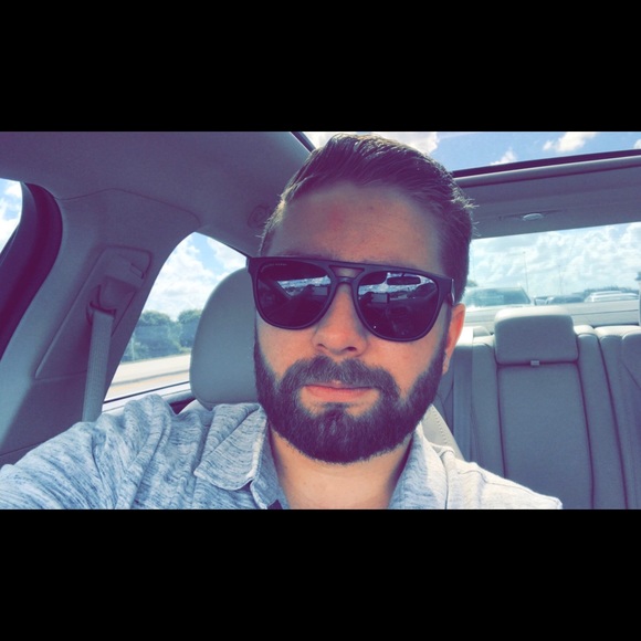 Profile Picture of Manny Calderon (@calderon329) on Poshmark