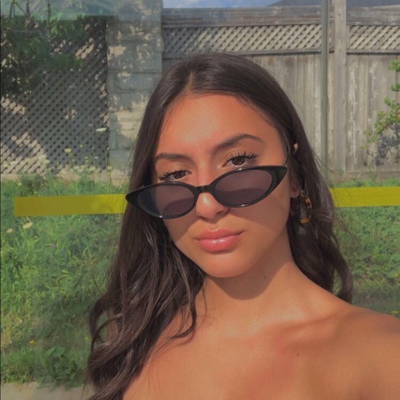 Profile Picture of Aelena Shamon (@aelenashamon) on Poshmark