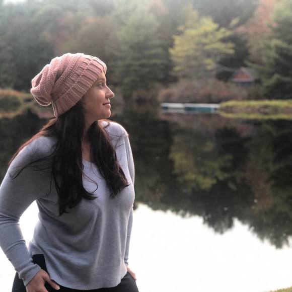 Profile Picture of Talita Alencar (@ta_alencar) on Poshmark