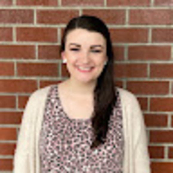 Profile Picture of Shellie Adams (@shellieadams888) on Poshmark