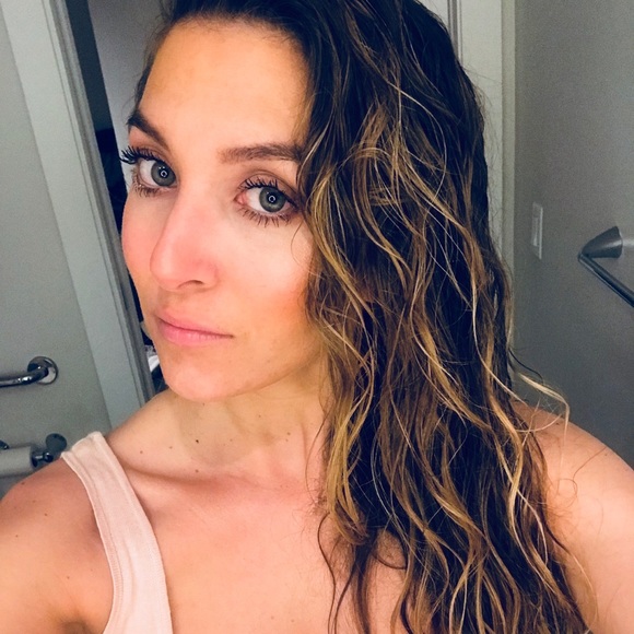 Profile Picture of Kate Trainor (@katietrainor) on Poshmark