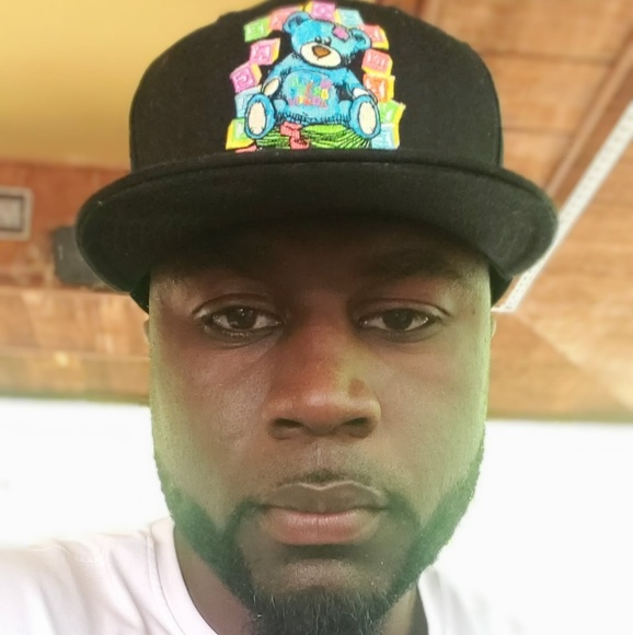 Profile Picture of Gary Hood (@khood034) on Poshmark