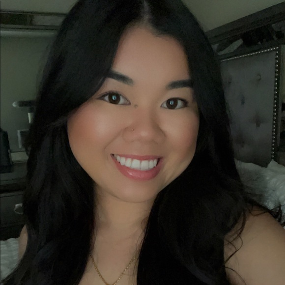 Profile Picture of Lily Saetern (@lilysaetern) on Poshmark