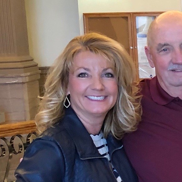 Profile Picture of Kelly Taphorn (@kellytaphorn) on Poshmark