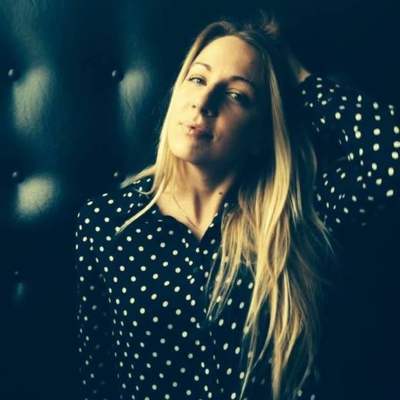 Profile Picture of Lisa Jean (@lisajschmidt) on Poshmark