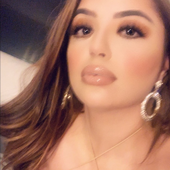 Profile Picture of Elda Ramos (@elda_ramos) on Poshmark