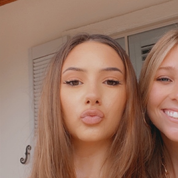 Profile Picture of Julia Charleville (@juliacharlevill) on Poshmark