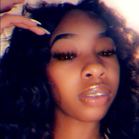 Profile Picture of Kishonte Whitted (@khoney18) on Poshmark