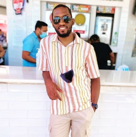 Profile Picture of Paul Hinds (@paulthesmall17) on Poshmark
