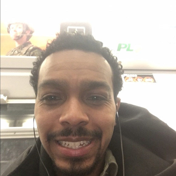 Profile Picture of Paul Vizcarrondo (@vizcarrondop) on Poshmark