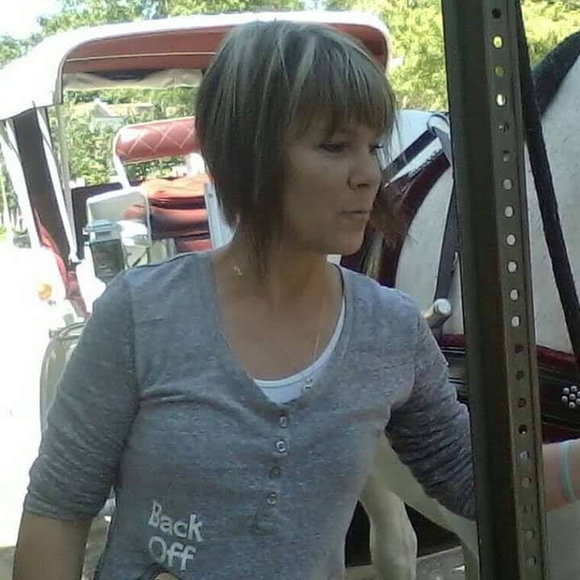 Profile Picture of Shannon Janusch (@shannonjanusch) on Poshmark