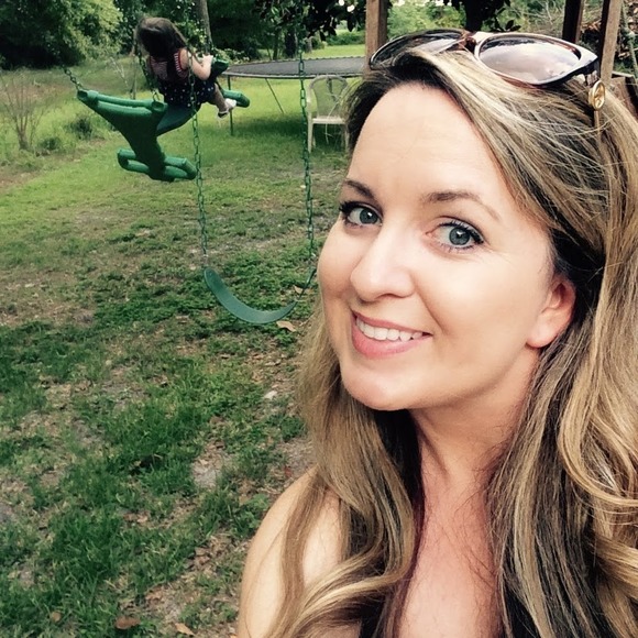 Profile Picture of Becky Hinnant (@beckyhinnant) on Poshmark