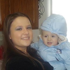 Profile Picture of Amber Pettit (@xoamberlynn22) on Myspace