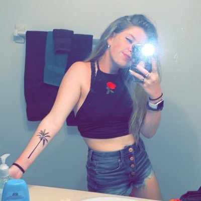 Profile Picture of Mel  🥀 (@melaniewyatt_) on Twitter