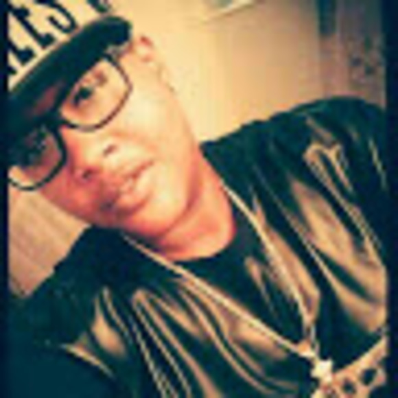 Profile Picture of Ariel Holmes (@holmes1434) on Poshmark
