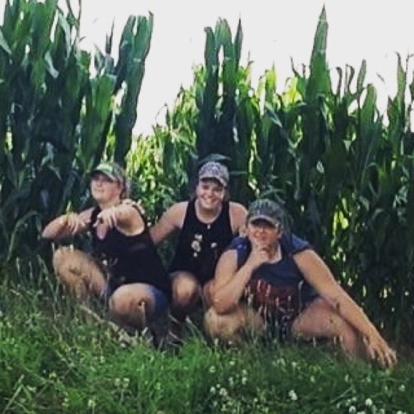 Profile Picture of Sarah Ronnebaum (@sronnebaum20) on Poshmark