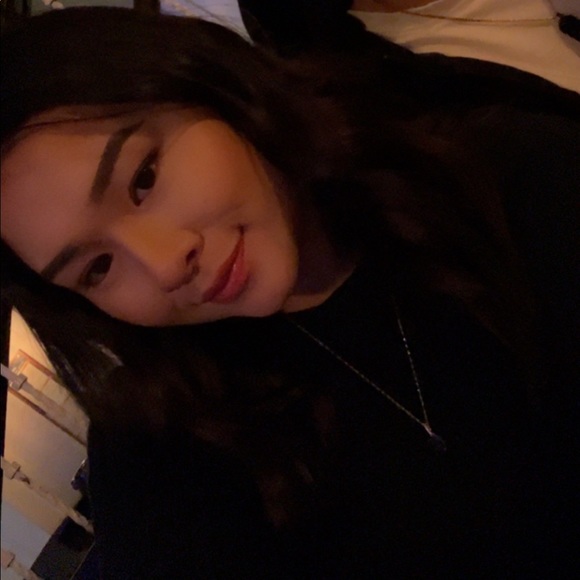 Profile Picture of Trish Nguyen (@trishtia888) on Poshmark