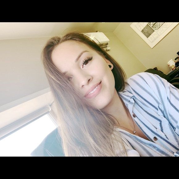 Profile Picture of Desiree Mandeville (@dess91) on Poshmark