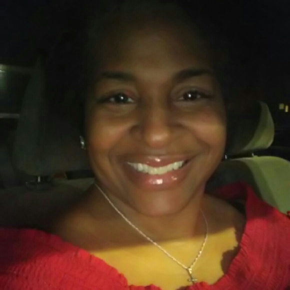 Profile Picture of Sharon Matthews (@oneshay) on Poshmark