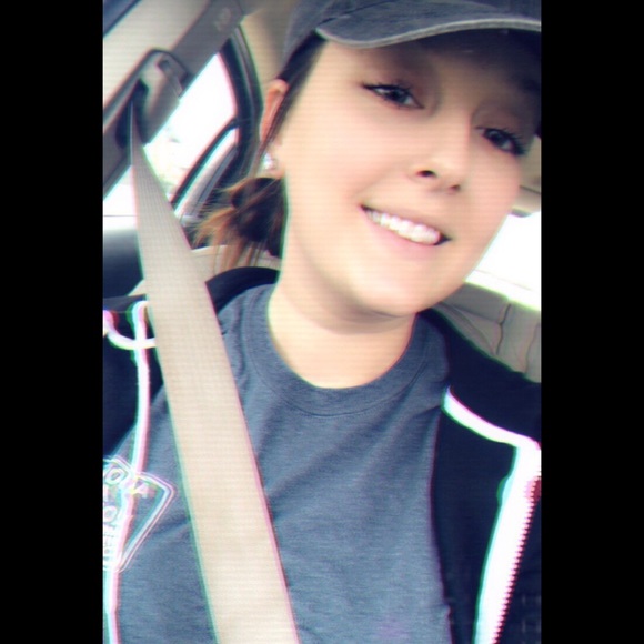 Profile Picture of Alexa Dunn (@lexa1912) on Poshmark