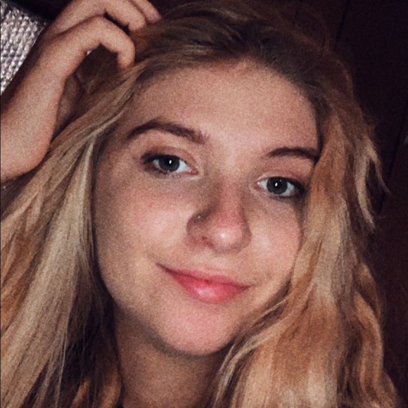 Profile Picture of Madison Milligan (@madisonm21858) on Poshmark