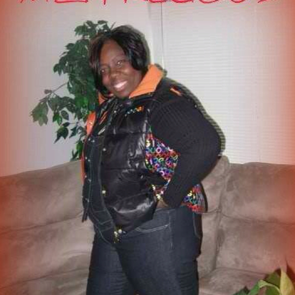 Profile Picture of Lucretia Owens (@lowens40) on Poshmark