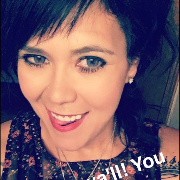 Profile Picture of Daniellla Passarelli (@danielllap) on Poshmark