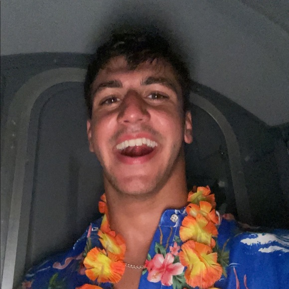 Profile Picture of Joe Mazzarella (@joemazzarella22) on Poshmark