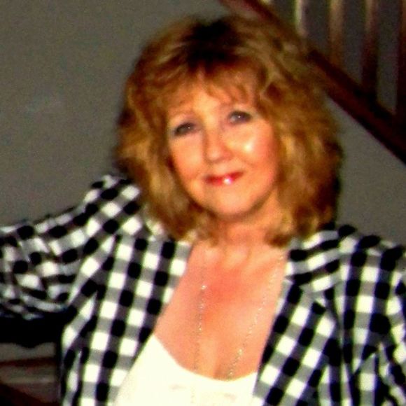 Profile Picture of Rosy Owsinski (@ohrosy) on Poshmark